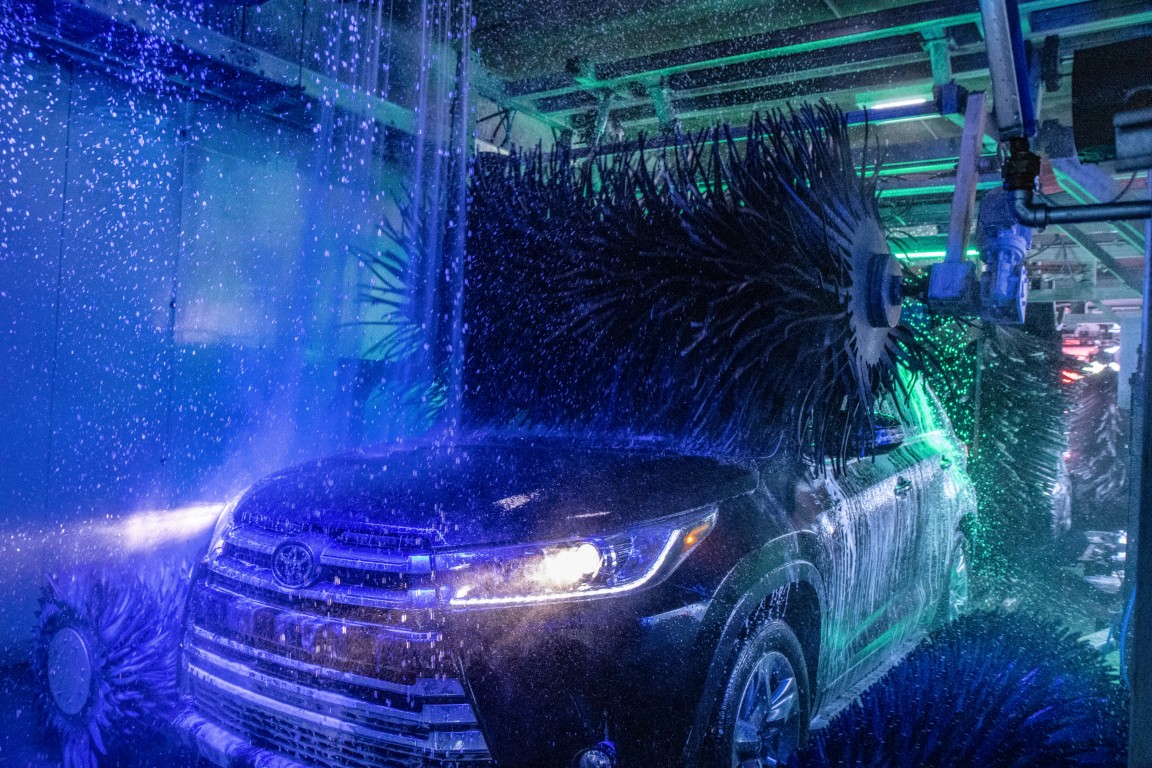 Blu Coast Car Wash tunnel in action